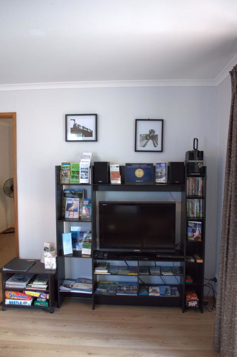 Lazy Days Cottage - Victor Harbor - Tweed Heads Accommodation 9