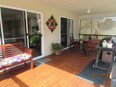 Lazy Days Cottage - Victor Harbor - Tweed Heads Accommodation 13