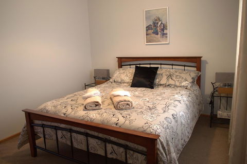 Lazy Days Cottage - Victor Harbor - Tweed Heads Accommodation 3