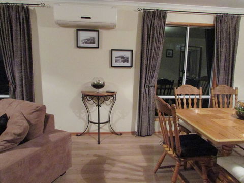 Lazy Days Cottage - Victor Harbor - Tweed Heads Accommodation 15