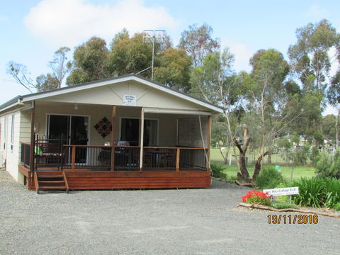 Lazy Days Cottage - Victor Harbor - Tweed Heads Accommodation 12