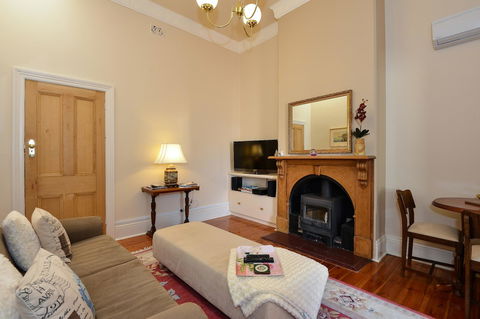 Trafalgar Premium Vintage Suites - Tweed Heads Accommodation 3