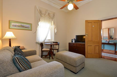 Trafalgar Premium Vintage Suites - Tweed Heads Accommodation 8