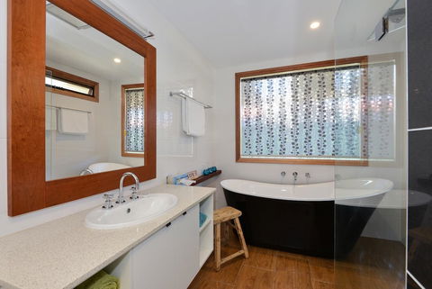 Trafalgar Premium Vintage Suites - Tweed Heads Accommodation 5