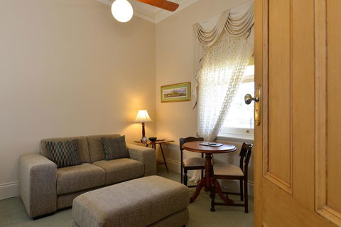 Trafalgar Premium Vintage Suites - Tweed Heads Accommodation 25