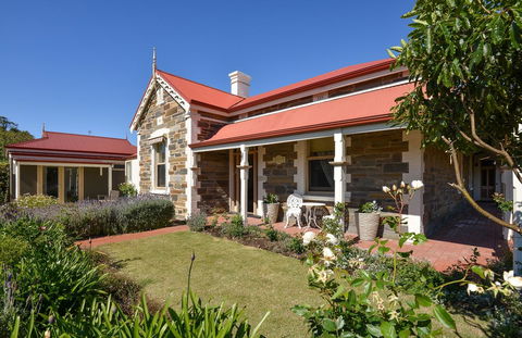 Trafalgar Premium Vintage Suites - Tweed Heads Accommodation 0