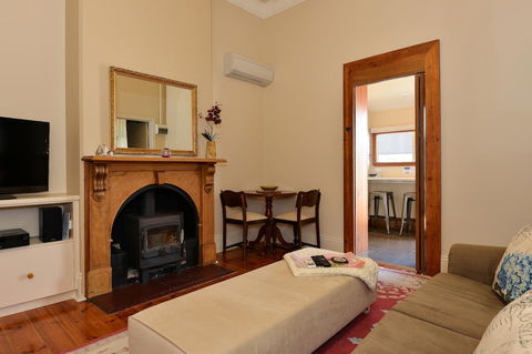 Trafalgar Premium Vintage Suites - Tweed Heads Accommodation 18