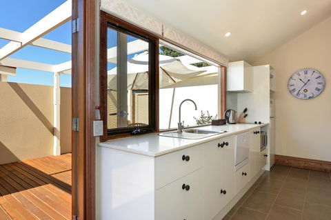 Trafalgar Premium Vintage Suites - Tweed Heads Accommodation 12