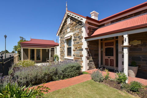 Trafalgar Premium Vintage Suites - Tweed Heads Accommodation 1