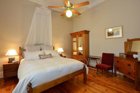 Trafalgar Premium Vintage Suites - Tweed Heads Accommodation 17