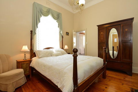 Trafalgar Premium Vintage Suites - Tweed Heads Accommodation 6