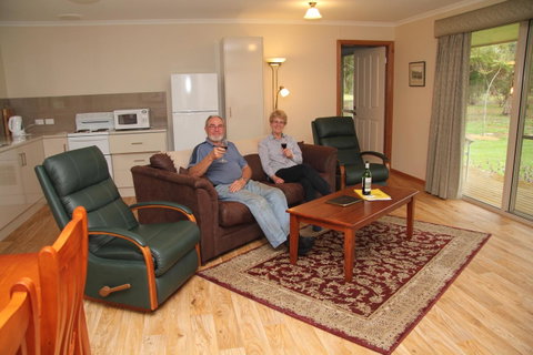 Camawald Coonawarra Cottage B&B - Tweed Heads Accommodation 4