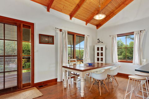 The Log Cabin - 47 Jetty Road - Tweed Heads Accommodation 5
