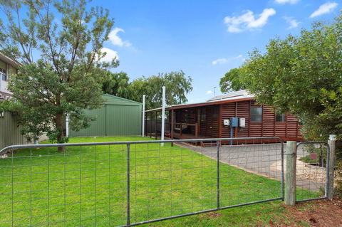 The Log Cabin - 47 Jetty Road - Tweed Heads Accommodation 6