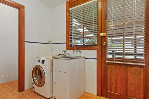 The Log Cabin - 47 Jetty Road - Tweed Heads Accommodation 7