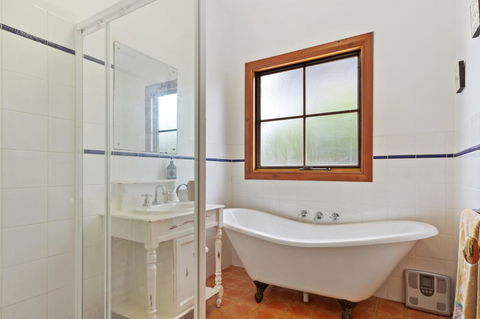 The Log Cabin - 47 Jetty Road - Tweed Heads Accommodation 3