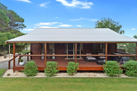 The Log Cabin - 47 Jetty Road - Tweed Heads Accommodation 0