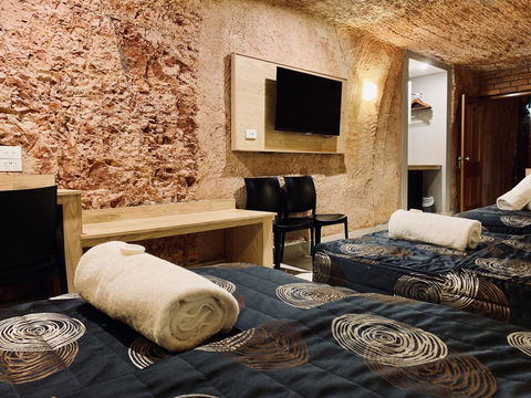 The Lookout Cave Underground Motel - Tweed Heads Accommodation 3