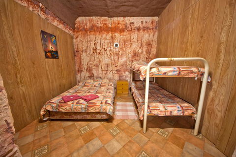 Radeka Downunder Underground Motel - Tweed Heads Accommodation 2