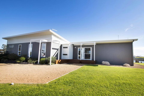 Villa Serra - Tweed Heads Accommodation 0