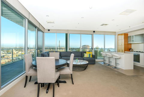 Glenelg Skyline Penthouse - Tweed Heads Accommodation 7