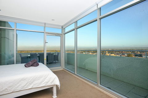 Glenelg Skyline Penthouse - Tweed Heads Accommodation 13