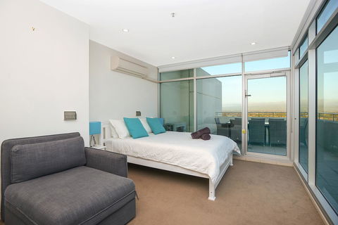Glenelg Skyline Penthouse - Tweed Heads Accommodation 36