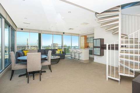 Glenelg Skyline Penthouse - Tweed Heads Accommodation 40