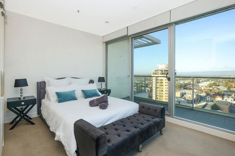 Glenelg Skyline Penthouse - Tweed Heads Accommodation 19
