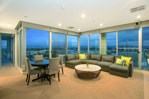Glenelg Skyline Penthouse - Tweed Heads Accommodation 4