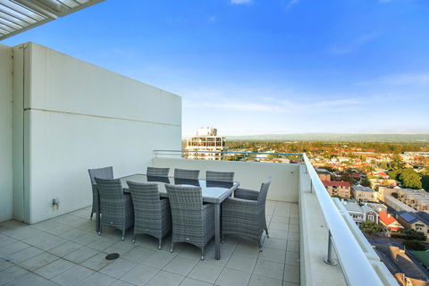 Glenelg Skyline Penthouse - Tweed Heads Accommodation 6