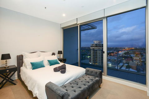 Glenelg Skyline Penthouse - Tweed Heads Accommodation 33