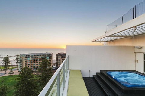 Glenelg Skyline Penthouse - Tweed Heads Accommodation 27
