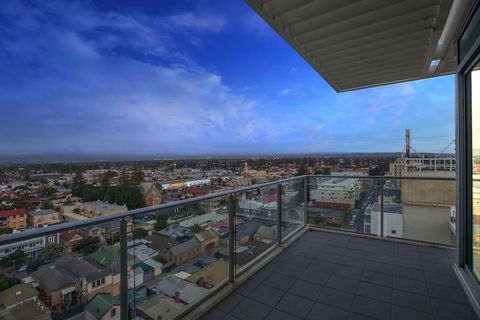 Glenelg Skyline Penthouse - Tweed Heads Accommodation 28