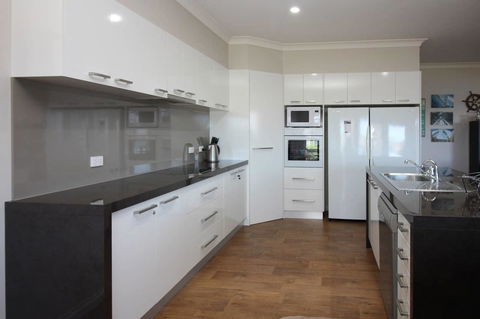 Waterfront On Osprey - Tweed Heads Accommodation 13
