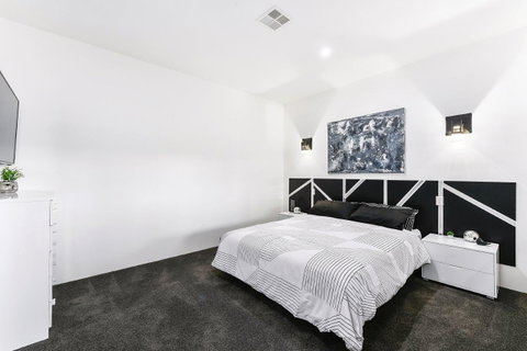 KENNEDY EXECUTIVE TOWNHOUSE - Tweed Heads Accommodation 2