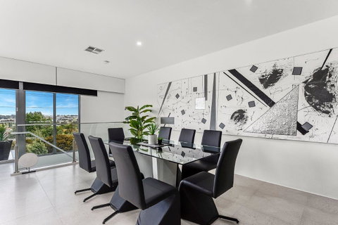 KENNEDY EXECUTIVE TOWNHOUSE - Tweed Heads Accommodation 10