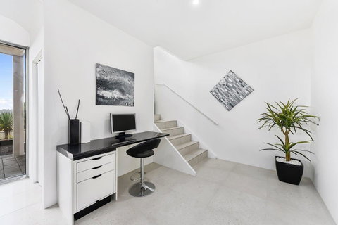 KENNEDY EXECUTIVE TOWNHOUSE - Tweed Heads Accommodation 8