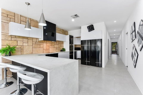 KENNEDY EXECUTIVE TOWNHOUSE - Tweed Heads Accommodation 6