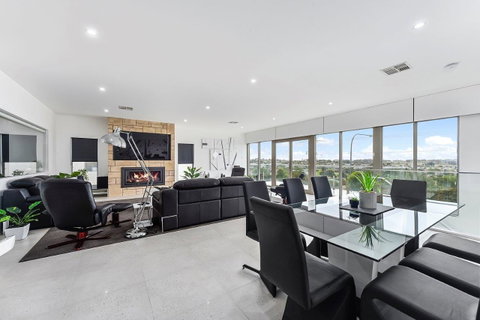 KENNEDY EXECUTIVE TOWNHOUSE - Tweed Heads Accommodation 3