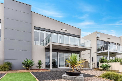 KENNEDY EXECUTIVE TOWNHOUSE - Tweed Heads Accommodation 17