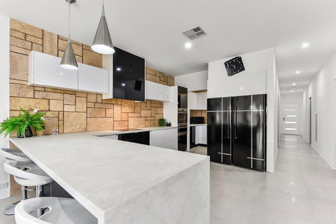 KENNEDY EXECUTIVE TOWNHOUSE - Tweed Heads Accommodation 12