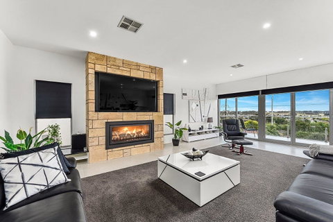 KENNEDY EXECUTIVE TOWNHOUSE - Tweed Heads Accommodation 0