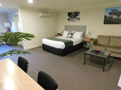 Alexander Cameron Suites - Tweed Heads Accommodation 8