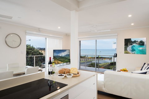 Stylish 3 Bedroom Beachview Apartment - Tweed Heads Accommodation 5
