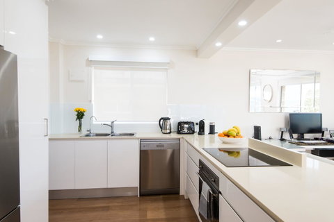 Stylish 3 Bedroom Beachview Apartment - Tweed Heads Accommodation 6