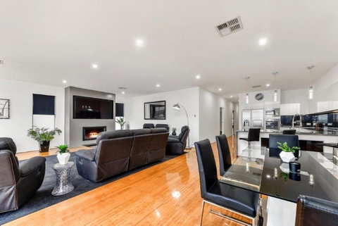 BENGALEE EXECUTIVE TOWNHOUSE- MODERN & STYLISH - Tweed Heads Accommodation 3