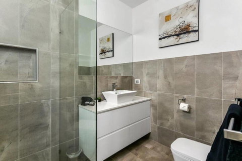 BENGALEE EXECUTIVE TOWNHOUSE- MODERN & STYLISH - Tweed Heads Accommodation 14