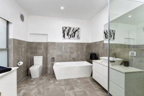 BENGALEE EXECUTIVE TOWNHOUSE- MODERN & STYLISH - Tweed Heads Accommodation 8