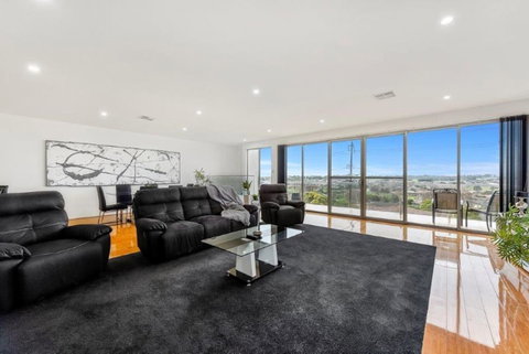 BENGALEE EXECUTIVE TOWNHOUSE- MODERN & STYLISH - Tweed Heads Accommodation 0